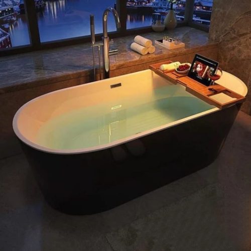 BLACK AND WHITE BATH TUB